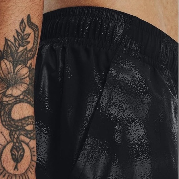 New Under Armour Black Woven Emboss Shorts Men’s Size L - Picture 12 of 16